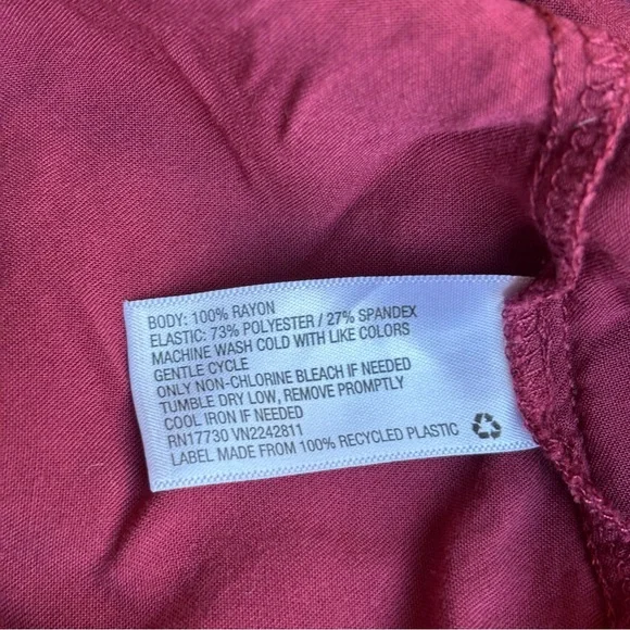 Mossimo Smocked Babydoll Dress Burgundy Cap Sleeve Size Medium - Picture 7 of 7